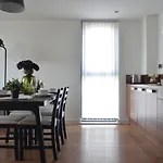 Live It Up In This 14Th Floor Open Plan Apartment With Amazing City Views, Sleeps Up To 6 People!