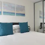 Live It Up In This 14Th Floor Open Plan Apartment With Amazing City Views, Sleeps Up To 6 People!
