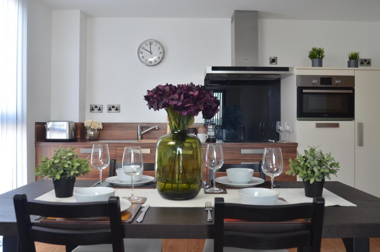 Apartment Live It Up In This 14Th Floor Open Plan Apartment With Amazing City Views, Sleeps Up To 6 People! *