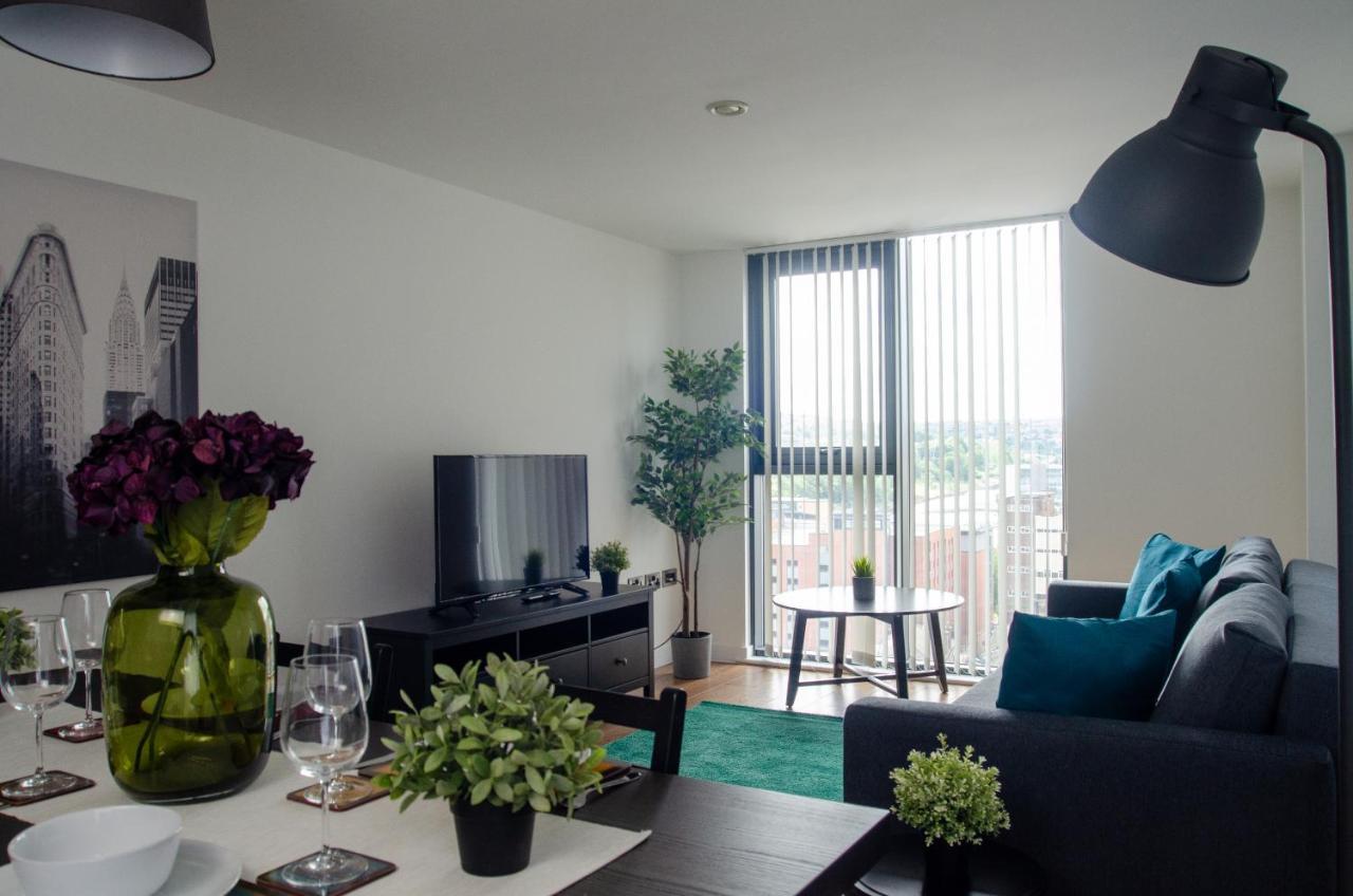 Apartment Live It Up In This 14Th Floor Open Plan Apartment With Amazing City Views, Sleeps Up To 6 People!