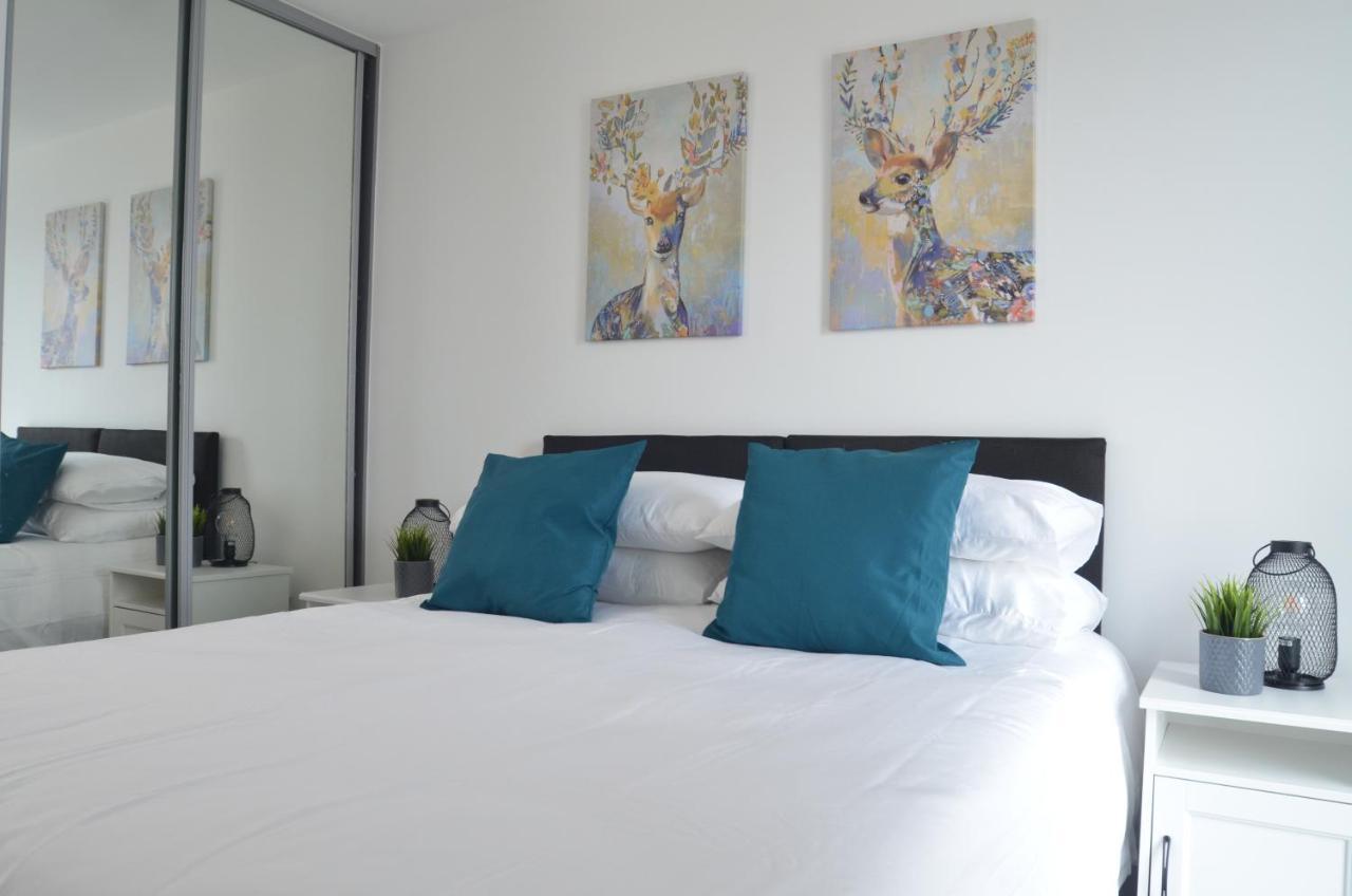 Live It Up In This 14Th Floor Open Plan Apartment With Amazing City Views, Sleeps Up To 6 People! Apartment