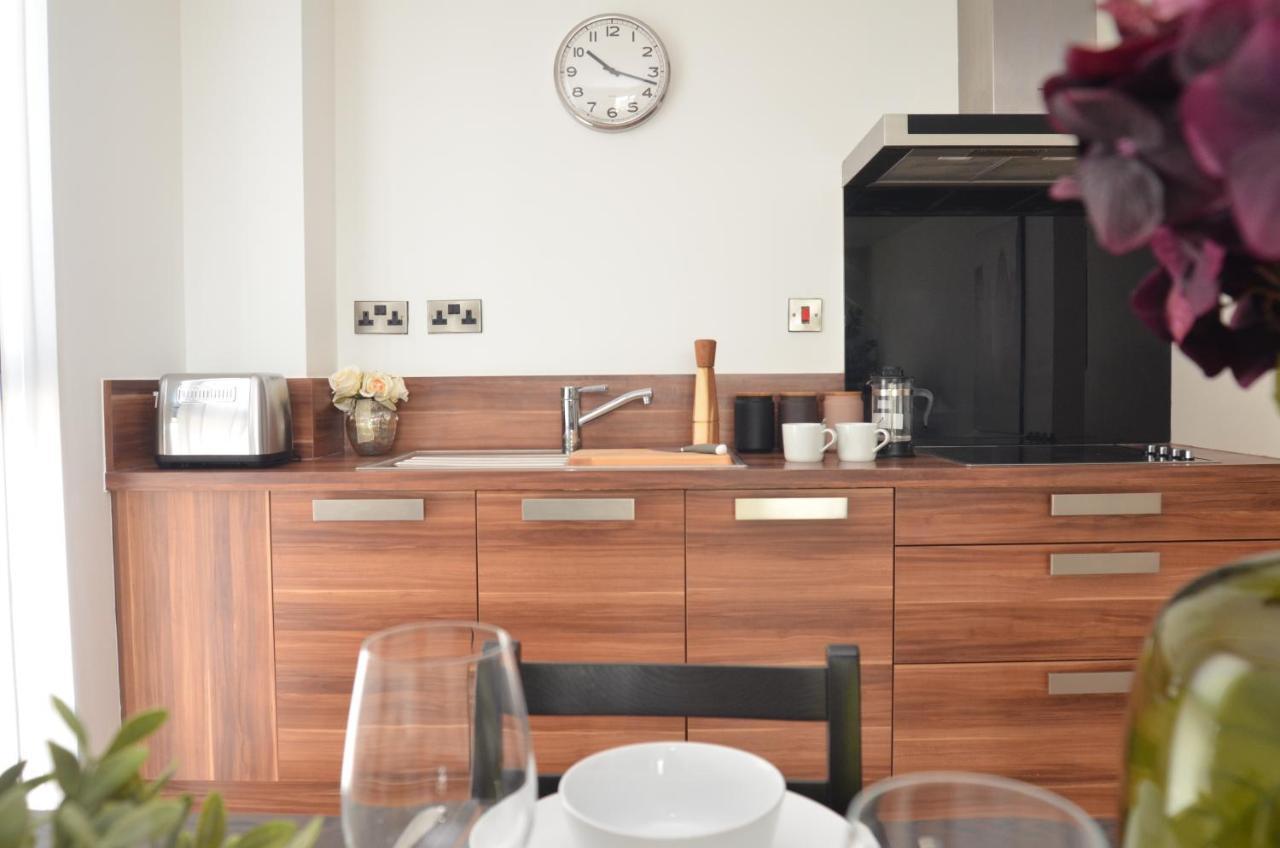 Live It Up In This 14Th Floor Open Plan Apartment With Amazing City Views, Sleeps Up To 6 People! Apartment *