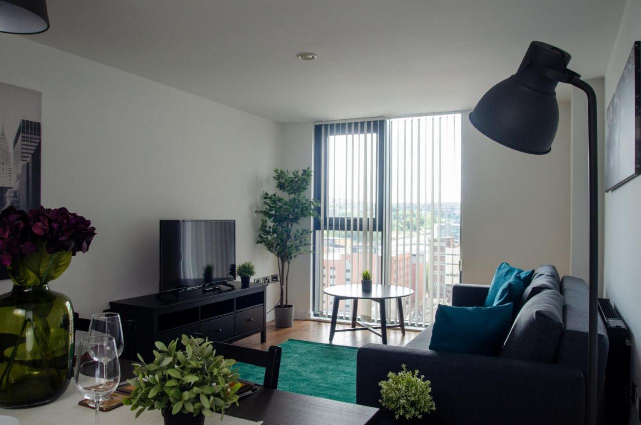 Live It Up In This 14Th Floor Open Plan Apartment With Amazing City Views, Sleeps Up To 6 People! * Sheffield