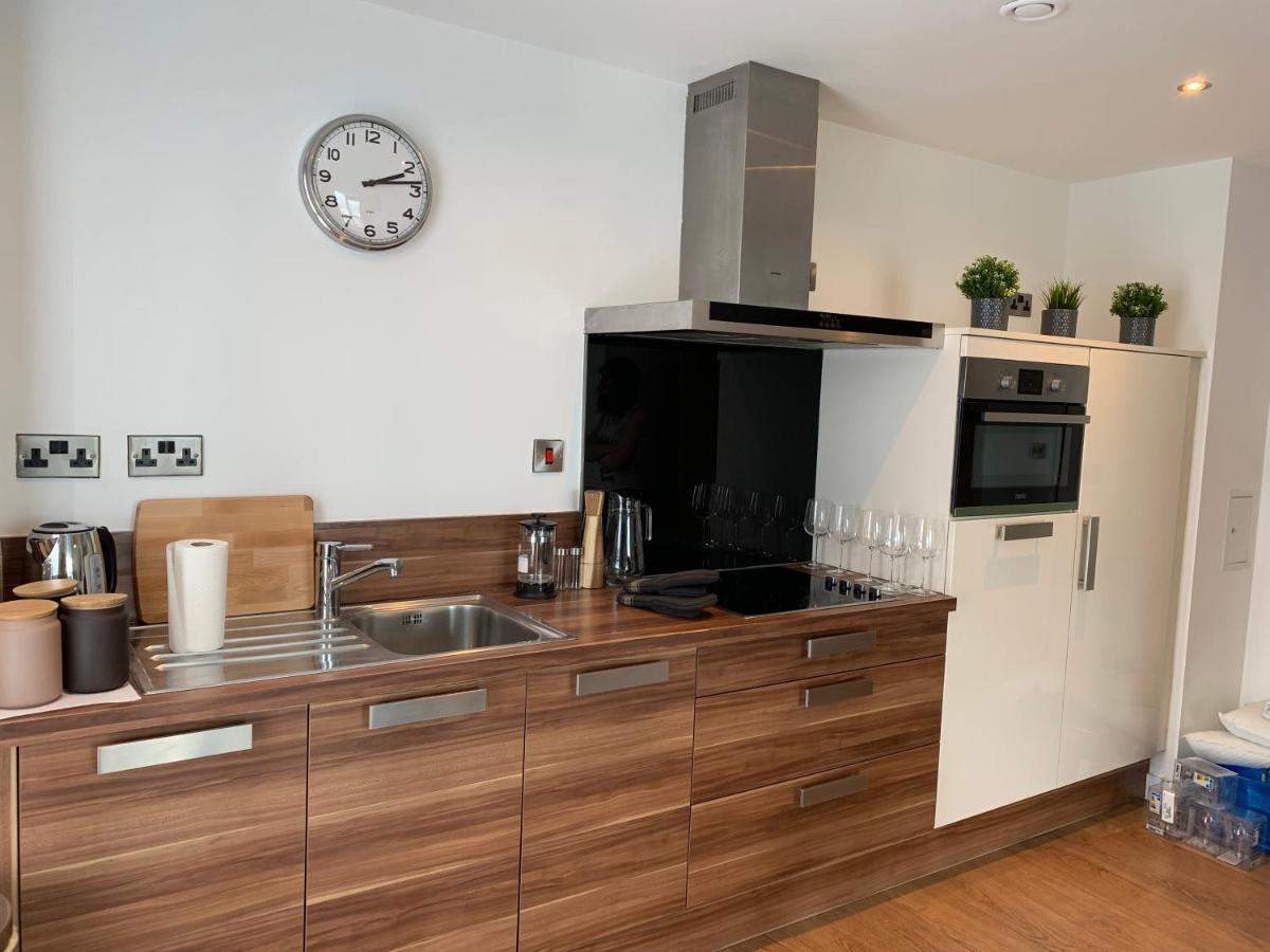 Apartment Live It Up In This 14Th Floor Open Plan Apartment With Amazing City Views, Sleeps Up To 6 People! *