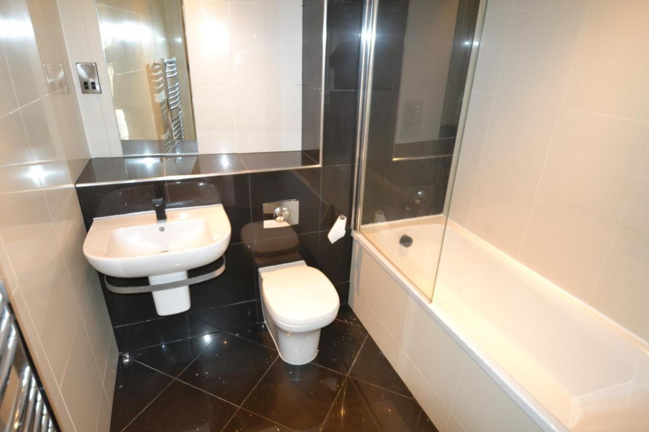 Apartment Live It Up In This 14Th Floor Open Plan Apartment With Amazing City Views, Sleeps Up To 6 People!